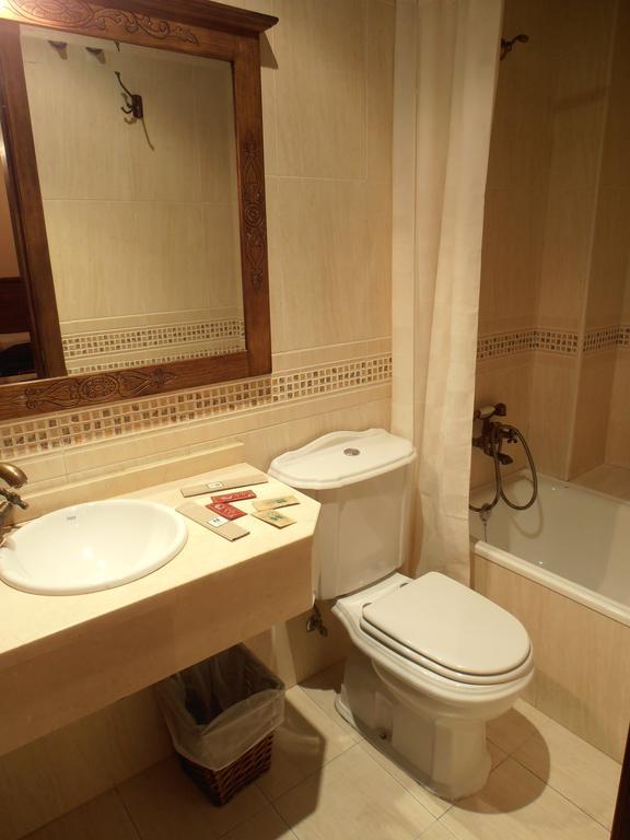 Hostal Virgen De La Encina بونفيراذا الغرفة الصورة