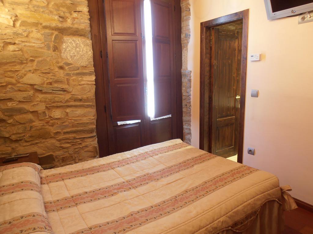 Hostal Virgen De La Encina بونفيراذا الغرفة الصورة