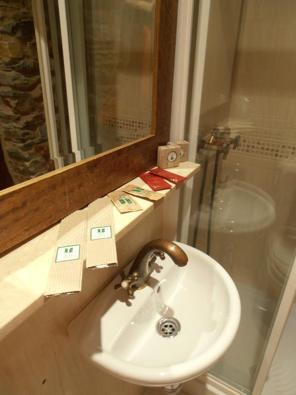 Hostal Virgen De La Encina بونفيراذا الغرفة الصورة