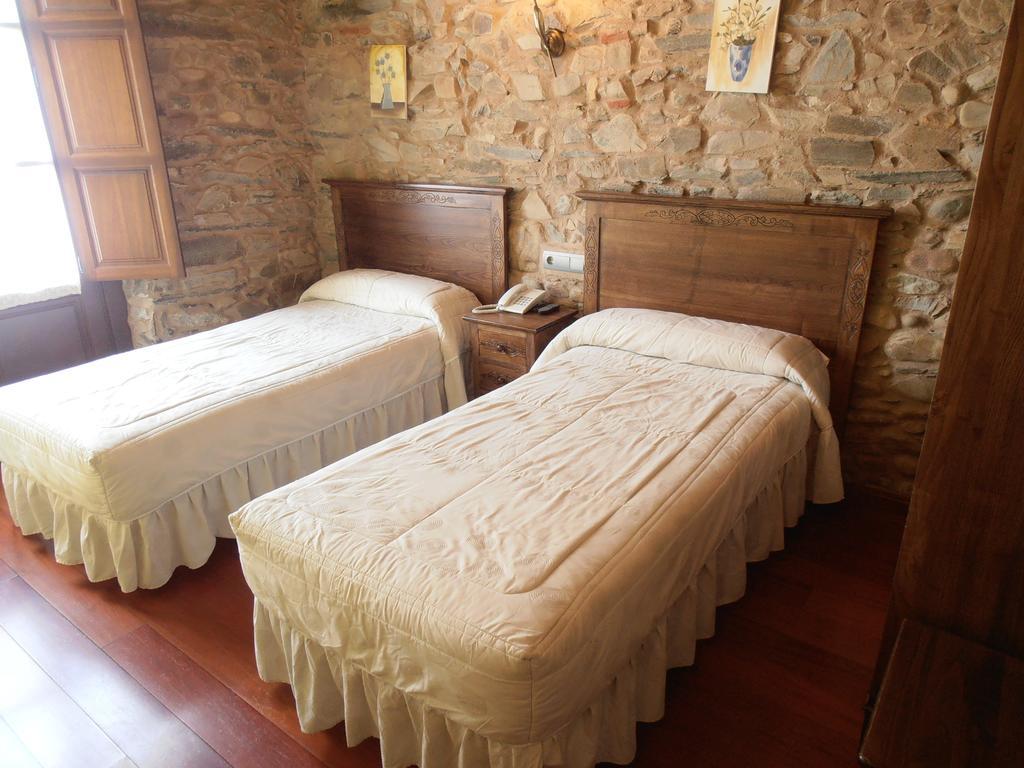 Hostal Virgen De La Encina بونفيراذا الغرفة الصورة