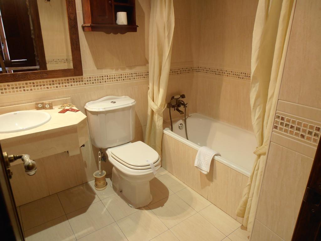 Hostal Virgen De La Encina بونفيراذا الغرفة الصورة