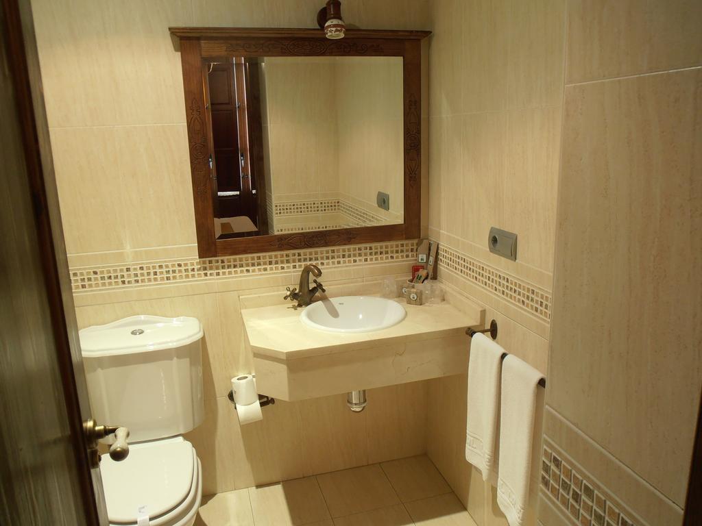 Hostal Virgen De La Encina بونفيراذا الغرفة الصورة