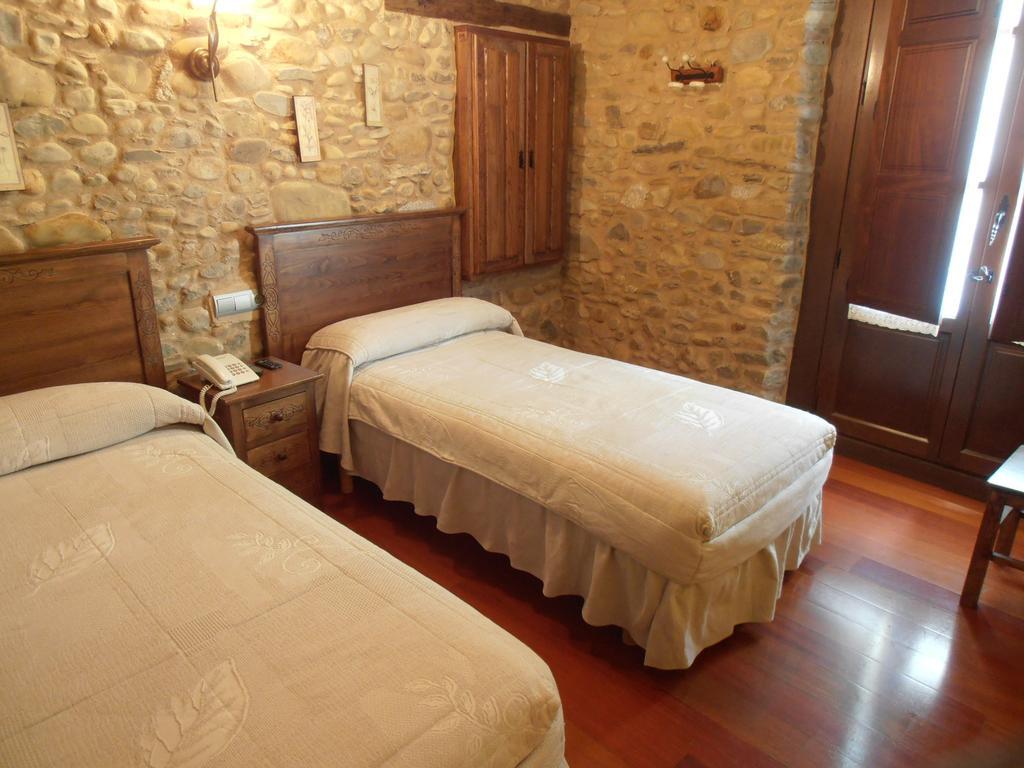 Hostal Virgen De La Encina بونفيراذا الغرفة الصورة