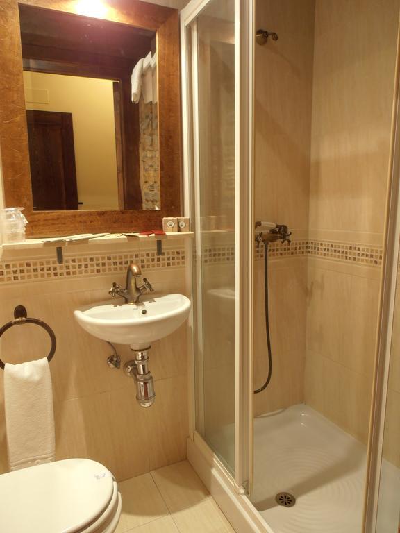 Hostal Virgen De La Encina بونفيراذا الغرفة الصورة