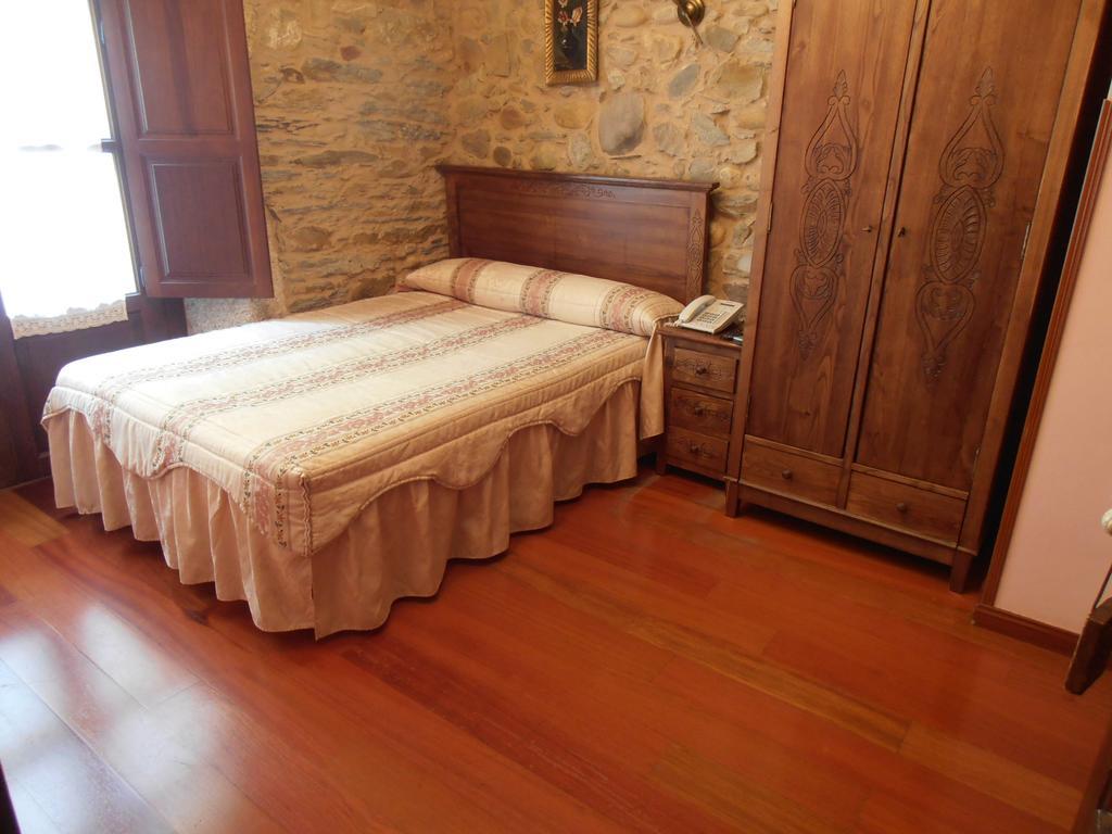 Hostal Virgen De La Encina بونفيراذا الغرفة الصورة