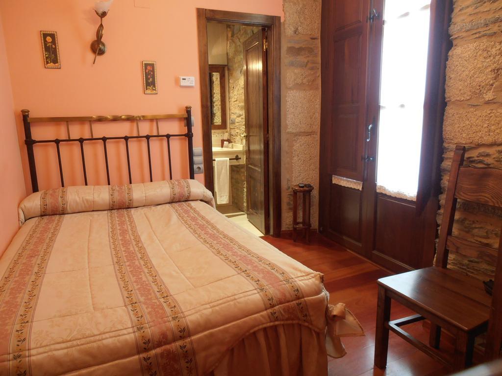 Hostal Virgen De La Encina بونفيراذا الغرفة الصورة