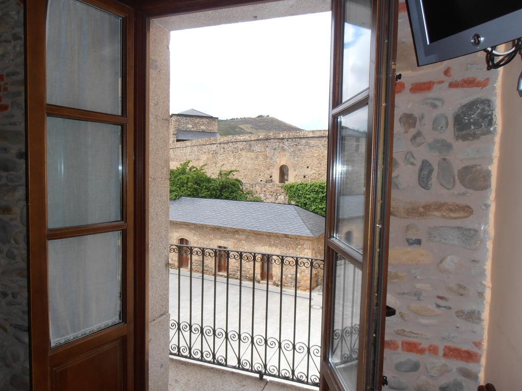 Hostal Virgen De La Encina بونفيراذا الغرفة الصورة