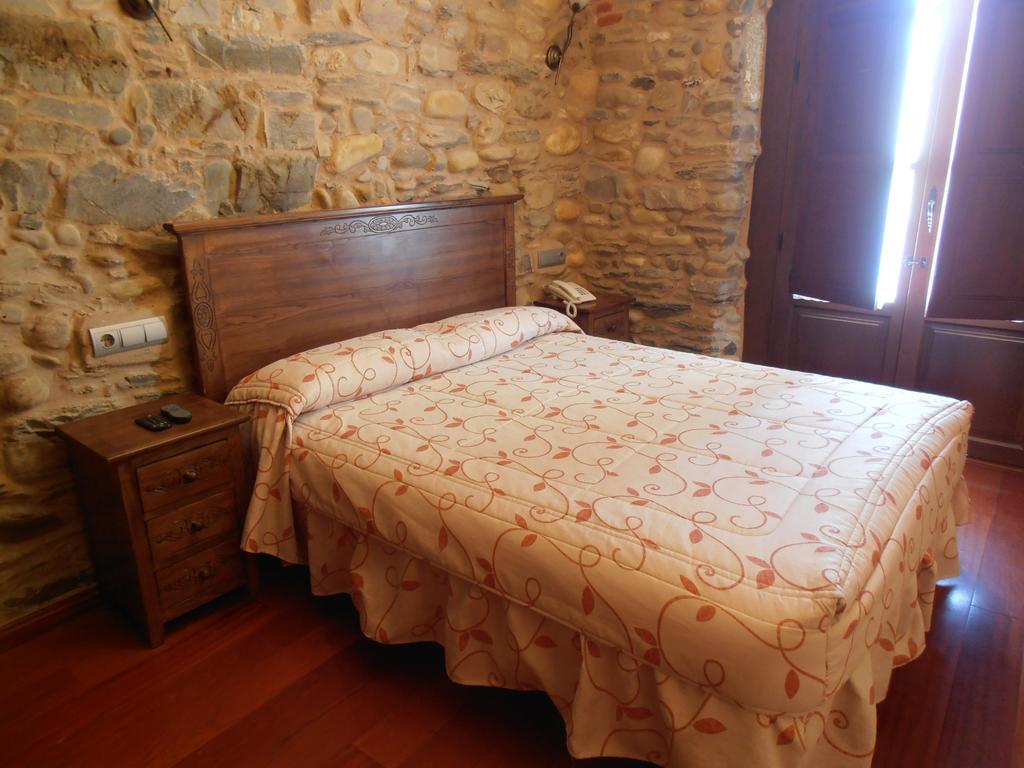 Hostal Virgen De La Encina بونفيراذا الغرفة الصورة
