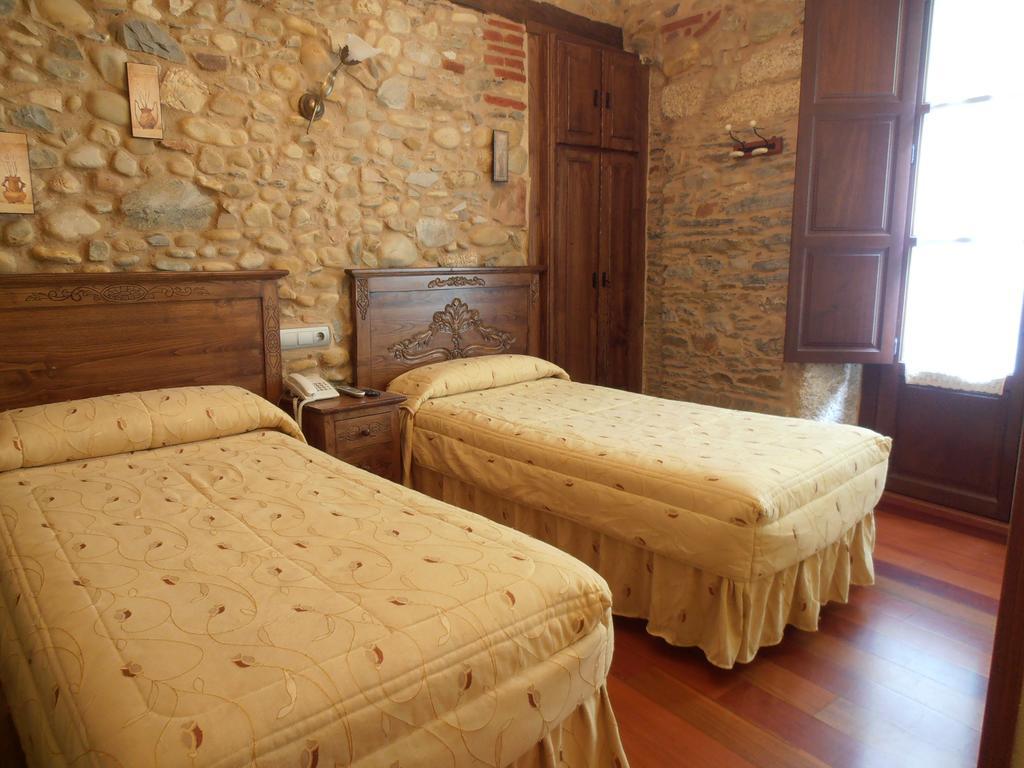 Hostal Virgen De La Encina بونفيراذا الغرفة الصورة
