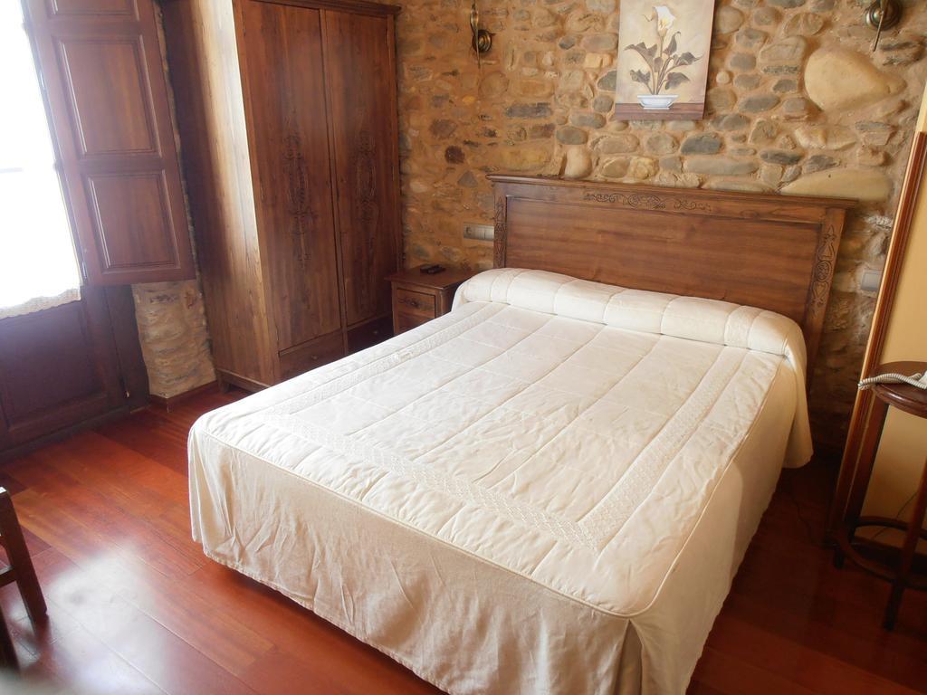 Hostal Virgen De La Encina بونفيراذا الغرفة الصورة