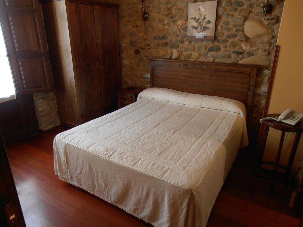 Hostal Virgen De La Encina بونفيراذا الغرفة الصورة