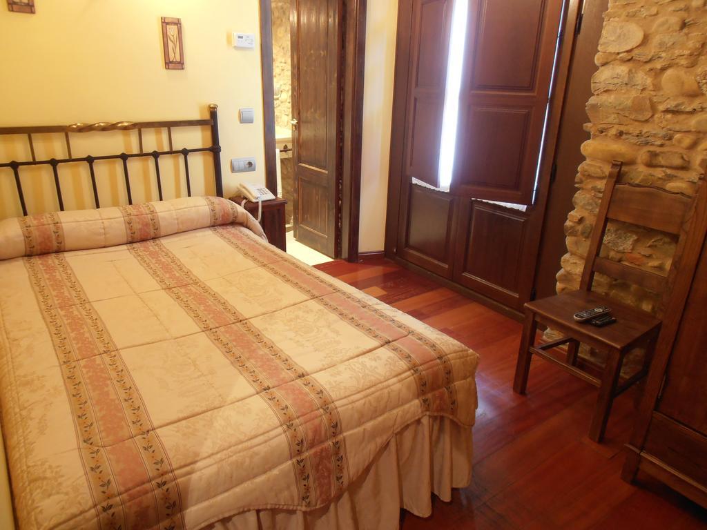 Hostal Virgen De La Encina بونفيراذا الغرفة الصورة